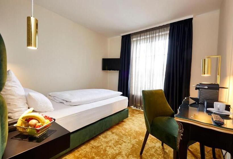 חדר יחיד קלאסי, Das Carls