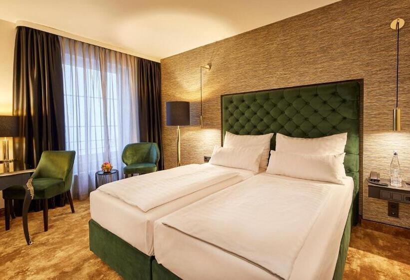 חדר קומפורט, Das Carls