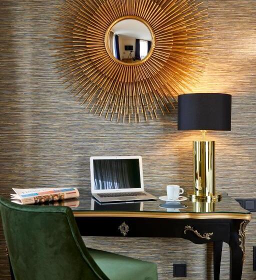 חדר קומפורט, Das Carls