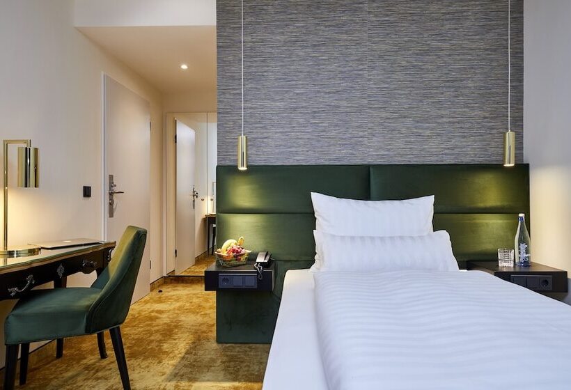 חדר יחיד קלאסי, Das Carls