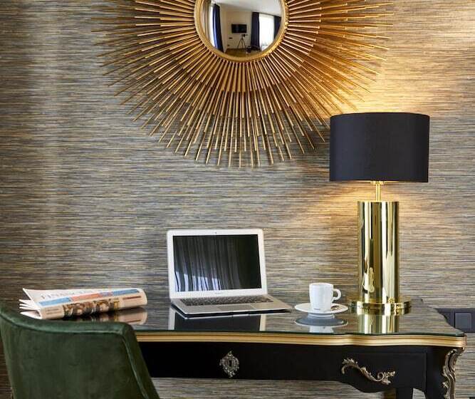 חדר קומפורט, Das Carls