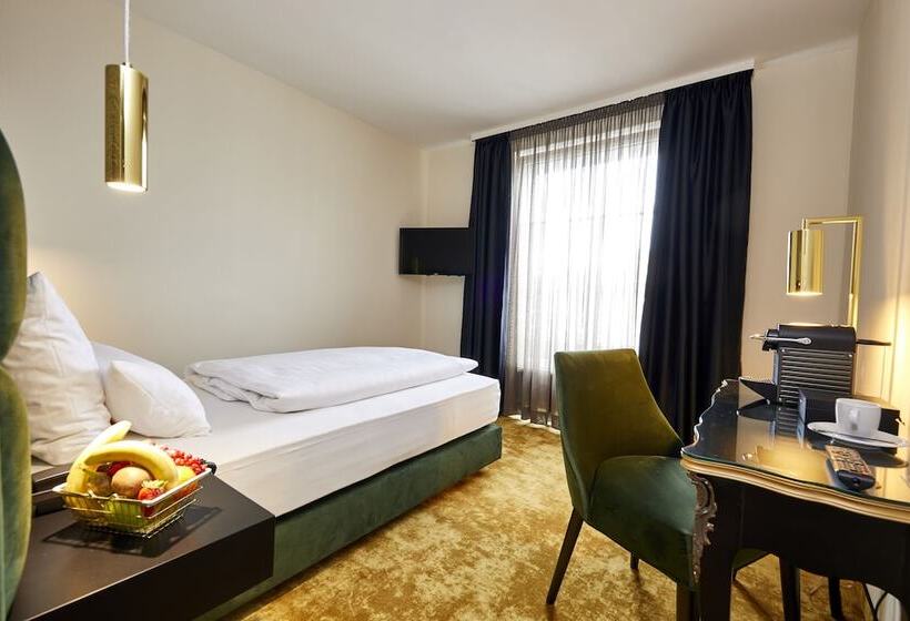 חדר קומפורט יחיד, Das Carls