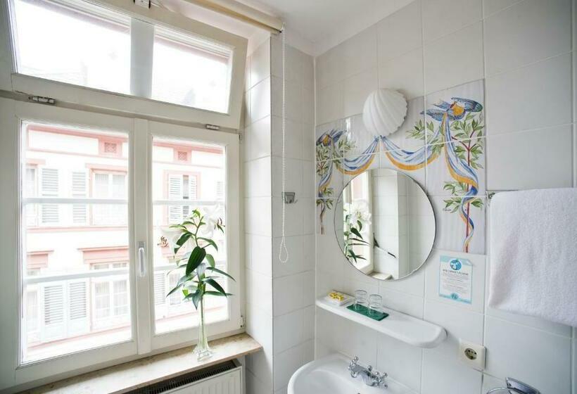 标准单人间, Goldener Hecht