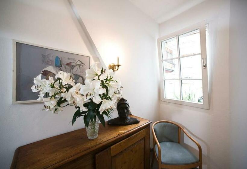 标准间, Goldener Hecht