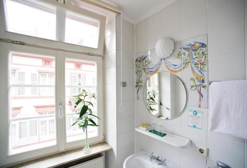 舒适型房间, Goldener Hecht