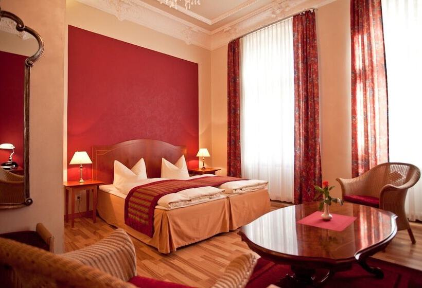 اتاق استاندارد سه تخته با بالکن, Safestay Berlin Kurfurstendamm