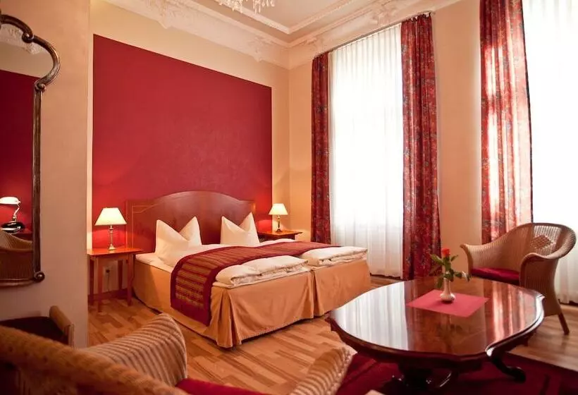 اتاق استاندارد سه تخته با بالکن, Safestay Berlin Kurfurstendamm