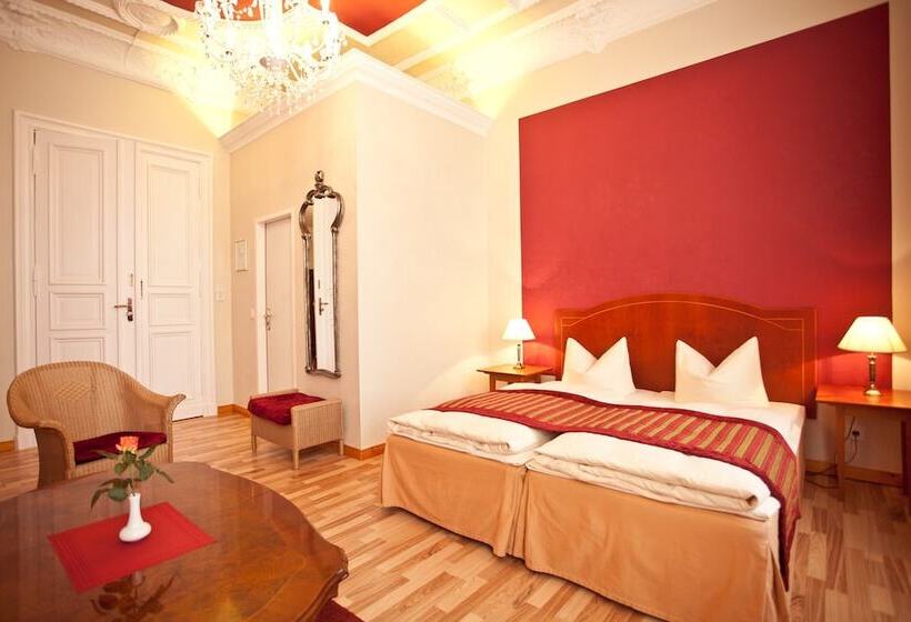 اتاق استاندارد سه تخته با بالکن, Safestay Berlin Kurfurstendamm