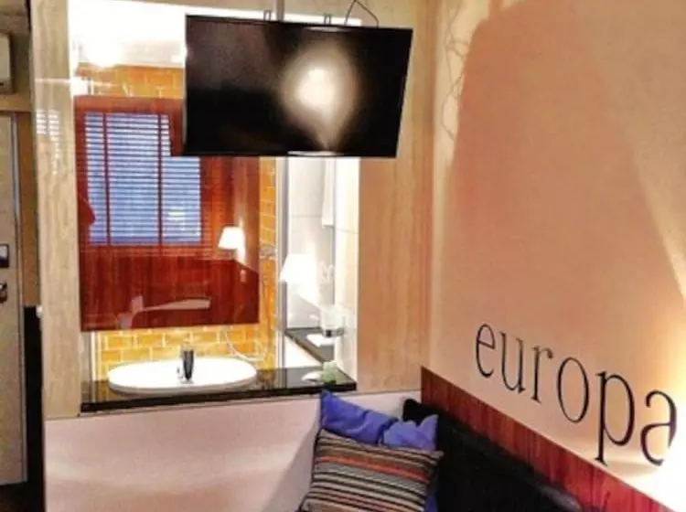 اتاق استاندارد یک نفره, Europa Life