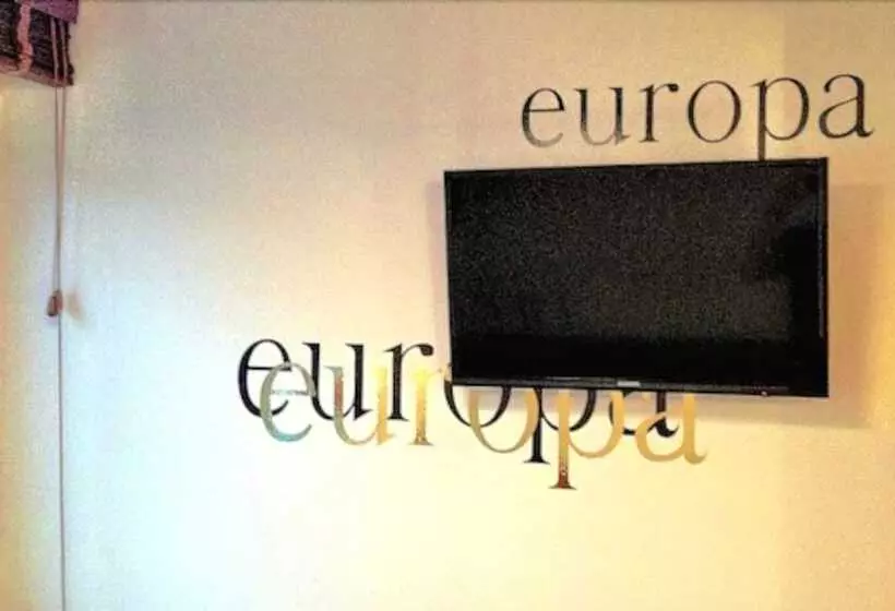 اتاق اکونومی, Europa Life