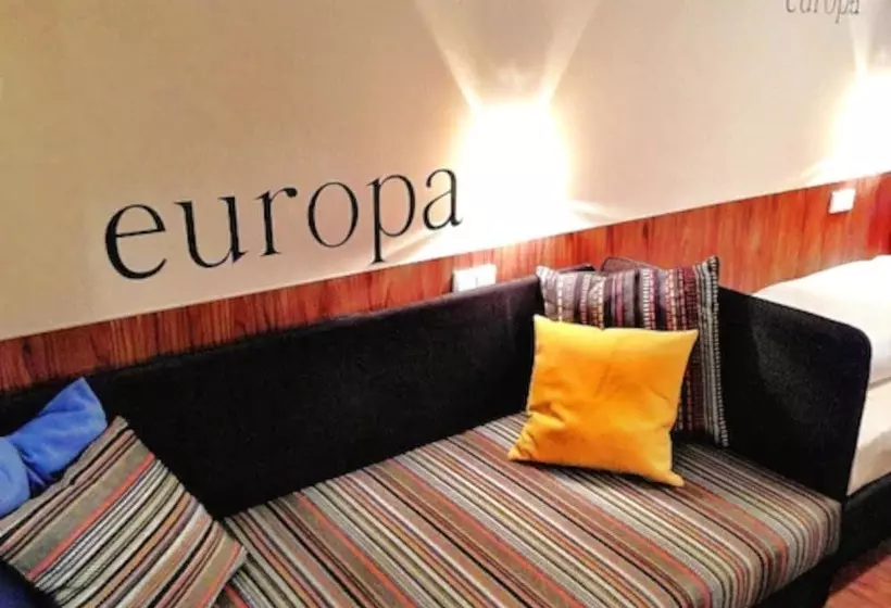 Economy Triple Room, Europa Life