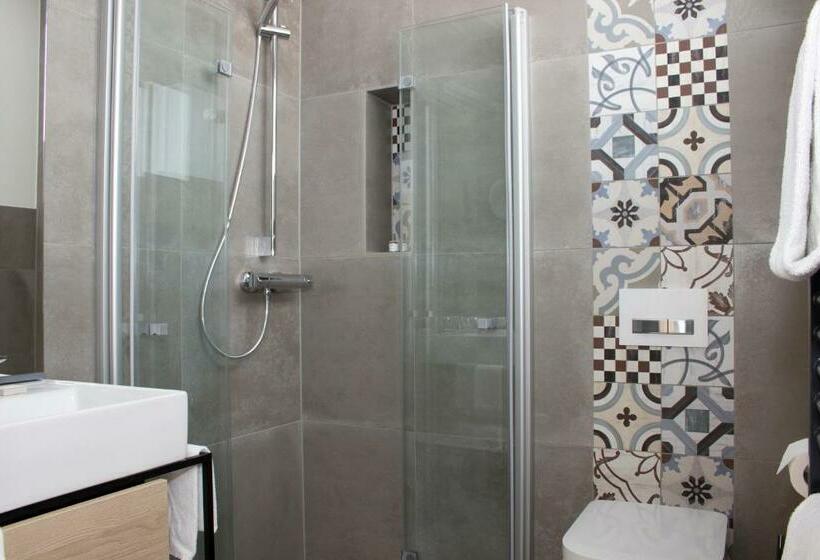 标准单人间, Ross