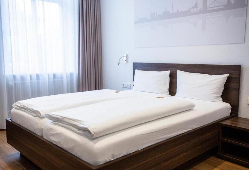 Quarto Estandar, Sevendays Hotel Karlsruhe