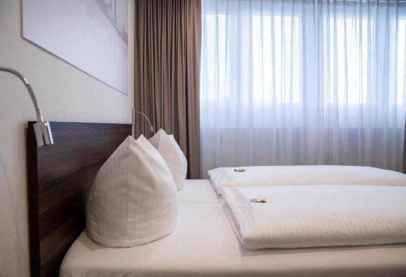 Quarto Estandar, Sevendays Hotel Karlsruhe
