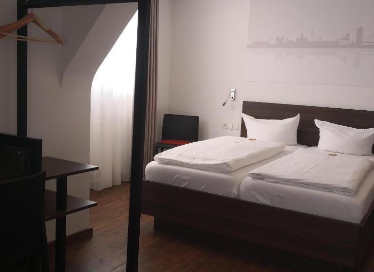 Quarto Estandar, Sevendays Hotel Karlsruhe