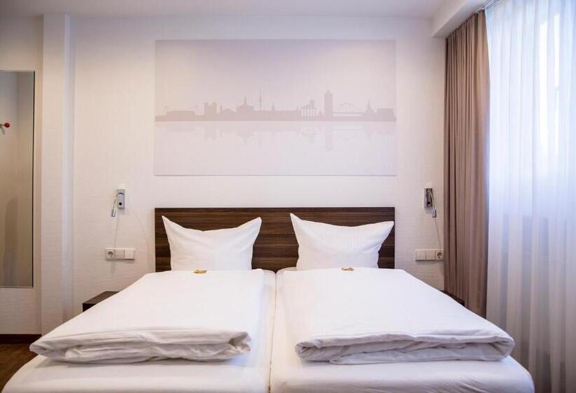 Quarto Estandar, Sevendays Hotel Karlsruhe