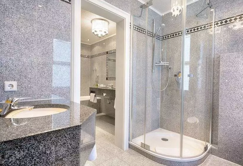سوئیت جونیور کلاسیک, Parkhotel Adler