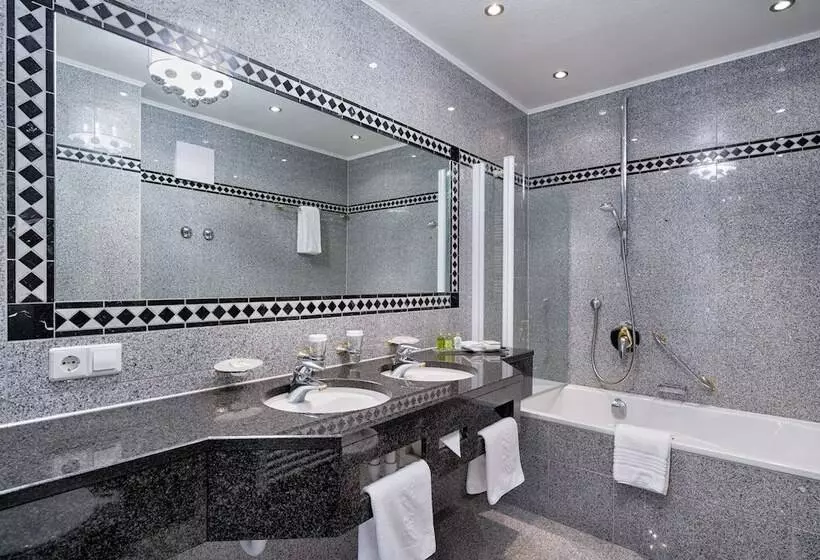 سوئیت جونیور کلاسیک, Parkhotel Adler