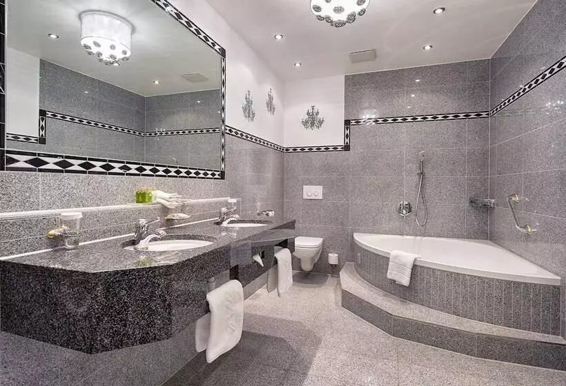 سوئیت پرزیدنت, Parkhotel Adler