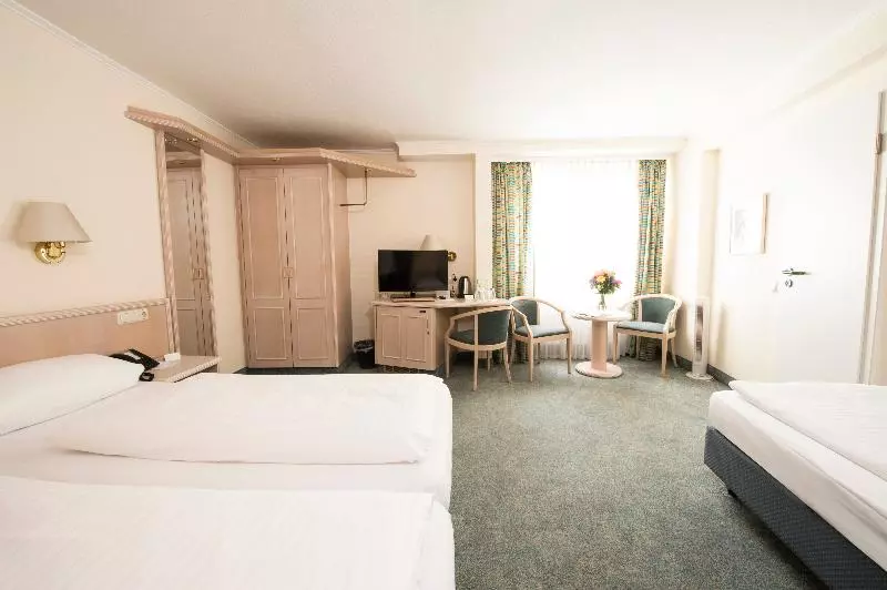 Standard Triple Room, Traube Rüdesheim