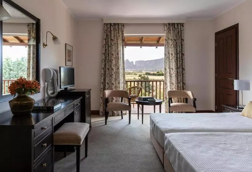 Yhden jaetun makuuhuoneen huoneisto, Amalia Hotel Kalambaka