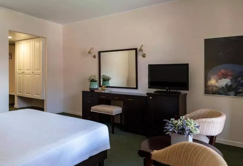 Yhden jaetun makuuhuoneen huoneisto, Amalia Hotel Kalambaka