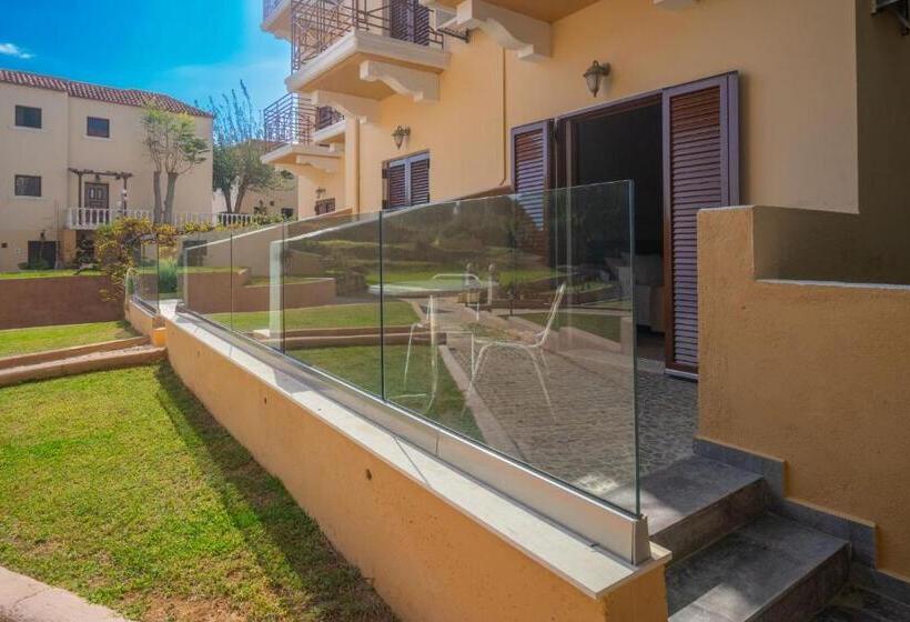 スーペリアールーム, Karavados Beach