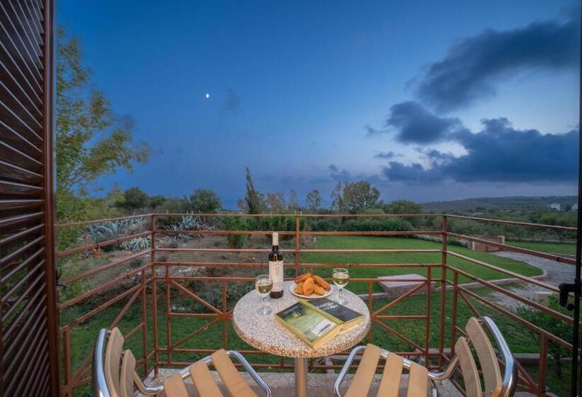 スタンダードスタジオ, Karavados Beach