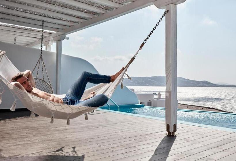 オーシャンビュースイート, Kouros Hotel & Suites