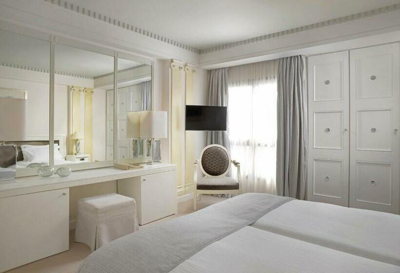 غرفة كلاسيكية, Njv Athens Plaza