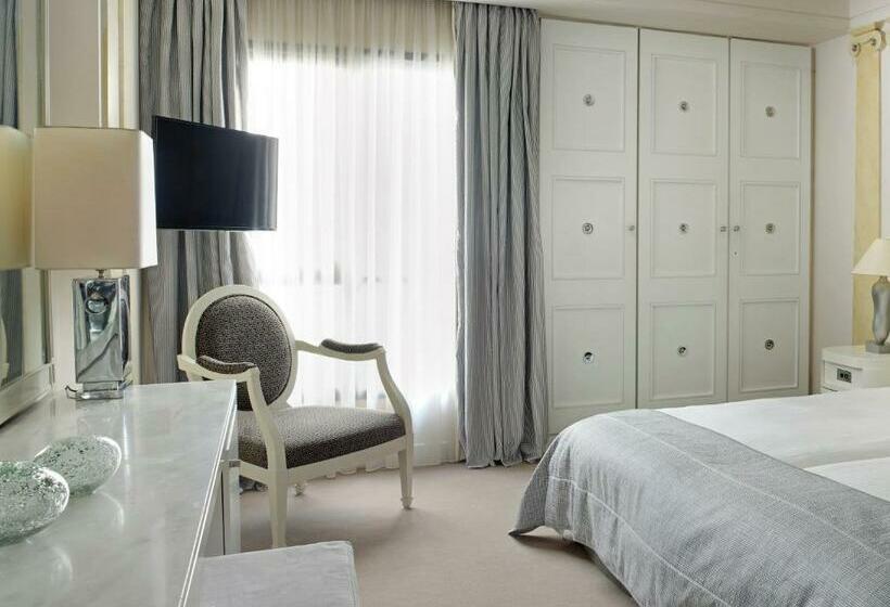 غرفة كلاسيكية, Njv Athens Plaza