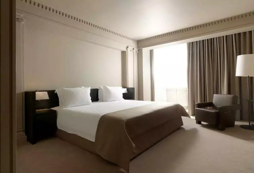 سوییت لوکس, Njv Athens Plaza