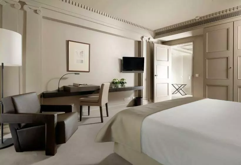 سوییت لوکس, Njv Athens Plaza