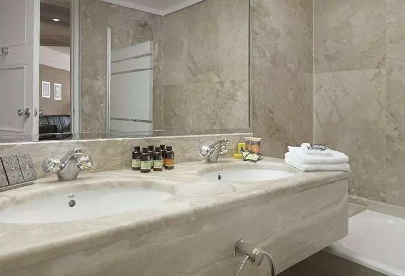 سوییت لوکس, Njv Athens Plaza