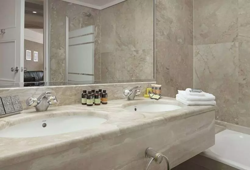سوییت لوکس, Njv Athens Plaza