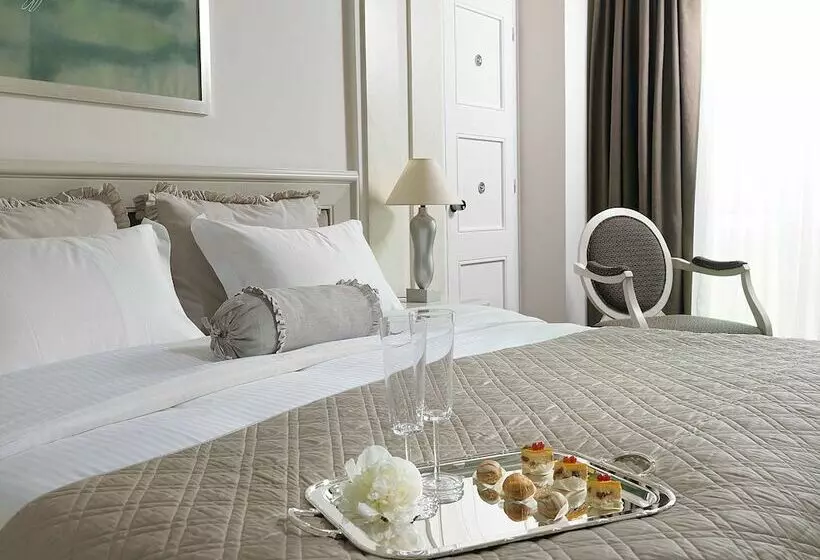 سوییت لوکس, Njv Athens Plaza