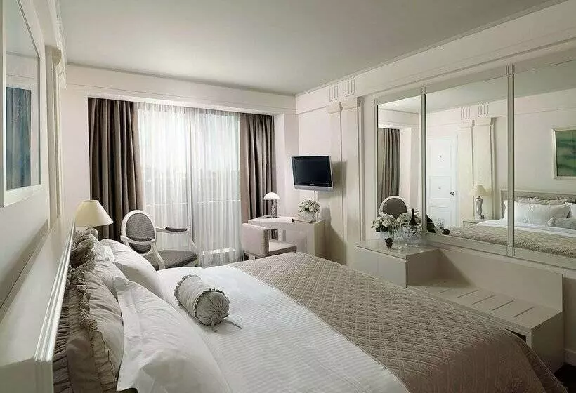 اتاق لوکس با چشم‌انداز, Njv Athens Plaza