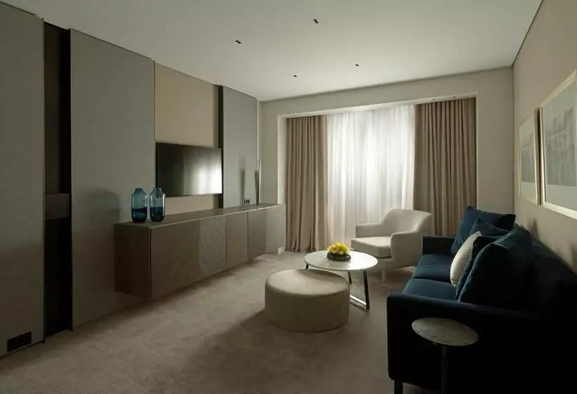 سوئیت با تخت بزرگ, Njv Athens Plaza