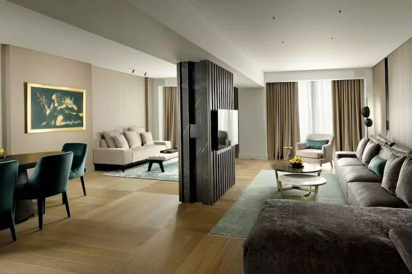 سوئیت پرزیدنت, Njv Athens Plaza