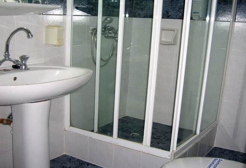 اتاق استاندارد سه نفره, Vergina