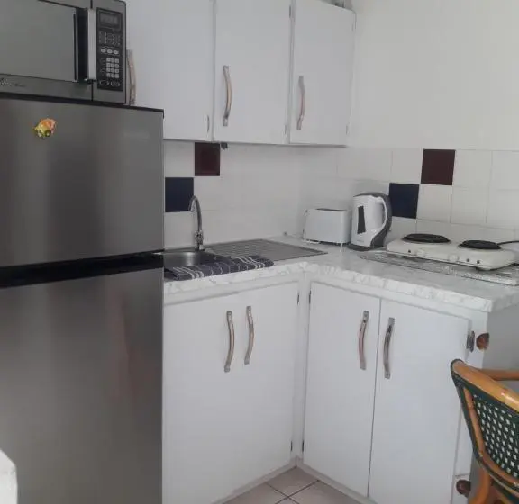 استودیو استاندارد با چشم‌انداز استخر, Harmony Hotel Hostel