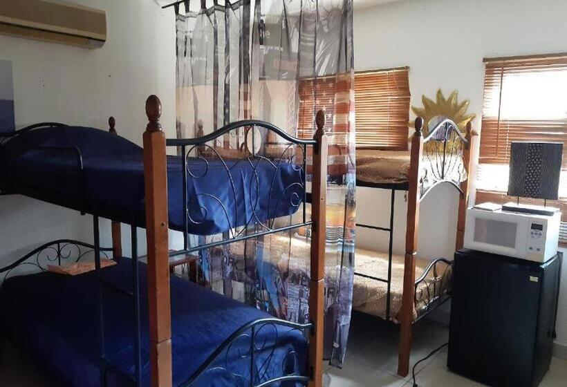 اتاق چهار تخته با دستشویی مشترک, Harmony Hotel Hostel