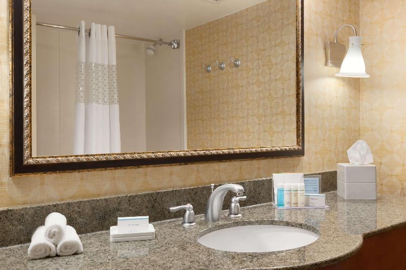 اتاق خانوادگی, Galway Bay Hotel Conference & Leisure Centre