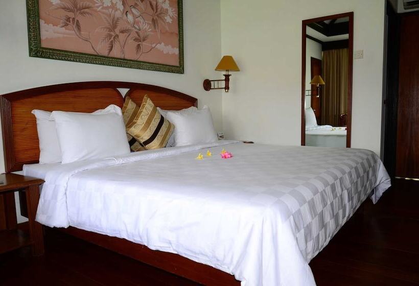 غرفة ديلوكس مطلّة علي البحر, Merumatta Senggigi Lombok