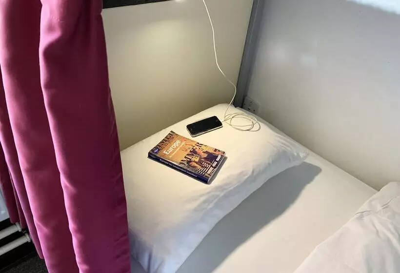 اتاق استاندارد یک نفره, Kinlay Hostel Eyre Square