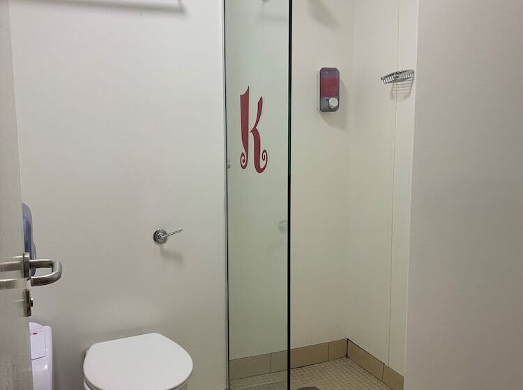 اتاق استاندارد, Kinlay Hostel Eyre Square