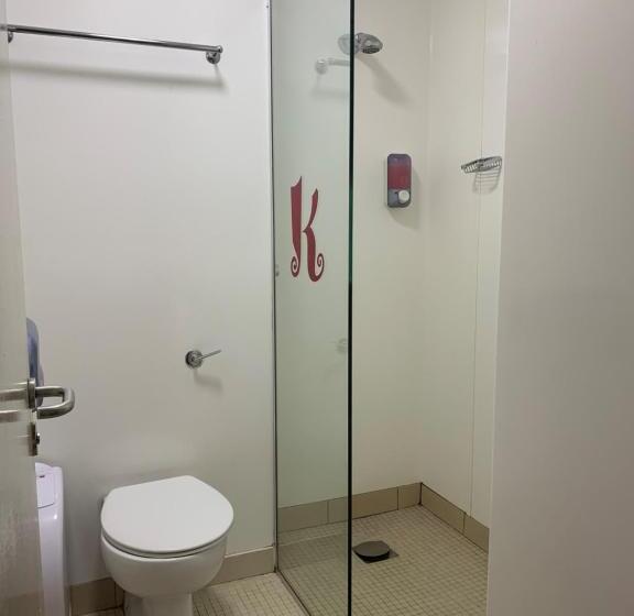 تختخواب در اتاق مشترک, Kinlay Hostel Eyre Square