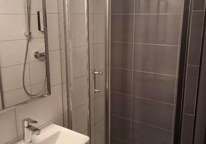 اتاق پرمیوم, Vishnupriya