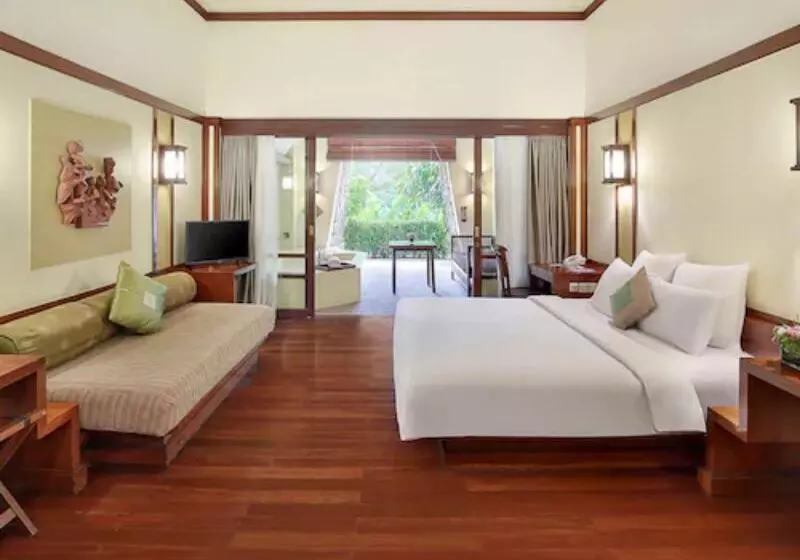 Quarto Deluxe Cama King, Novotel Bogor Golf Resort