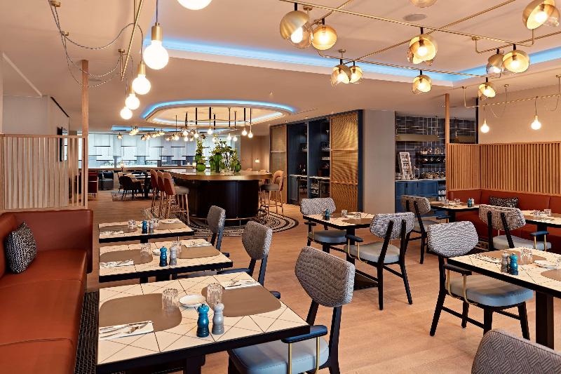 디럭스 룸 킹사이즈 침대, Novotel Bogor Golf Resort